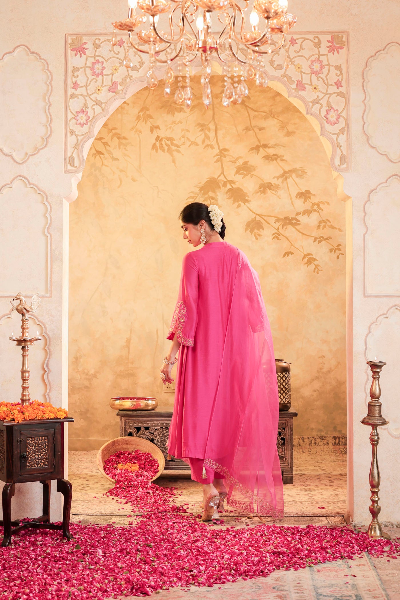 Fuchsia pink kurta set with zari embroidery