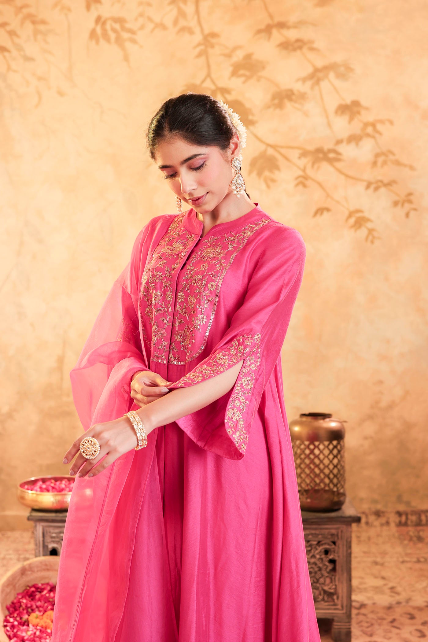 Fuchsia pink kurta set with zari embroidery
