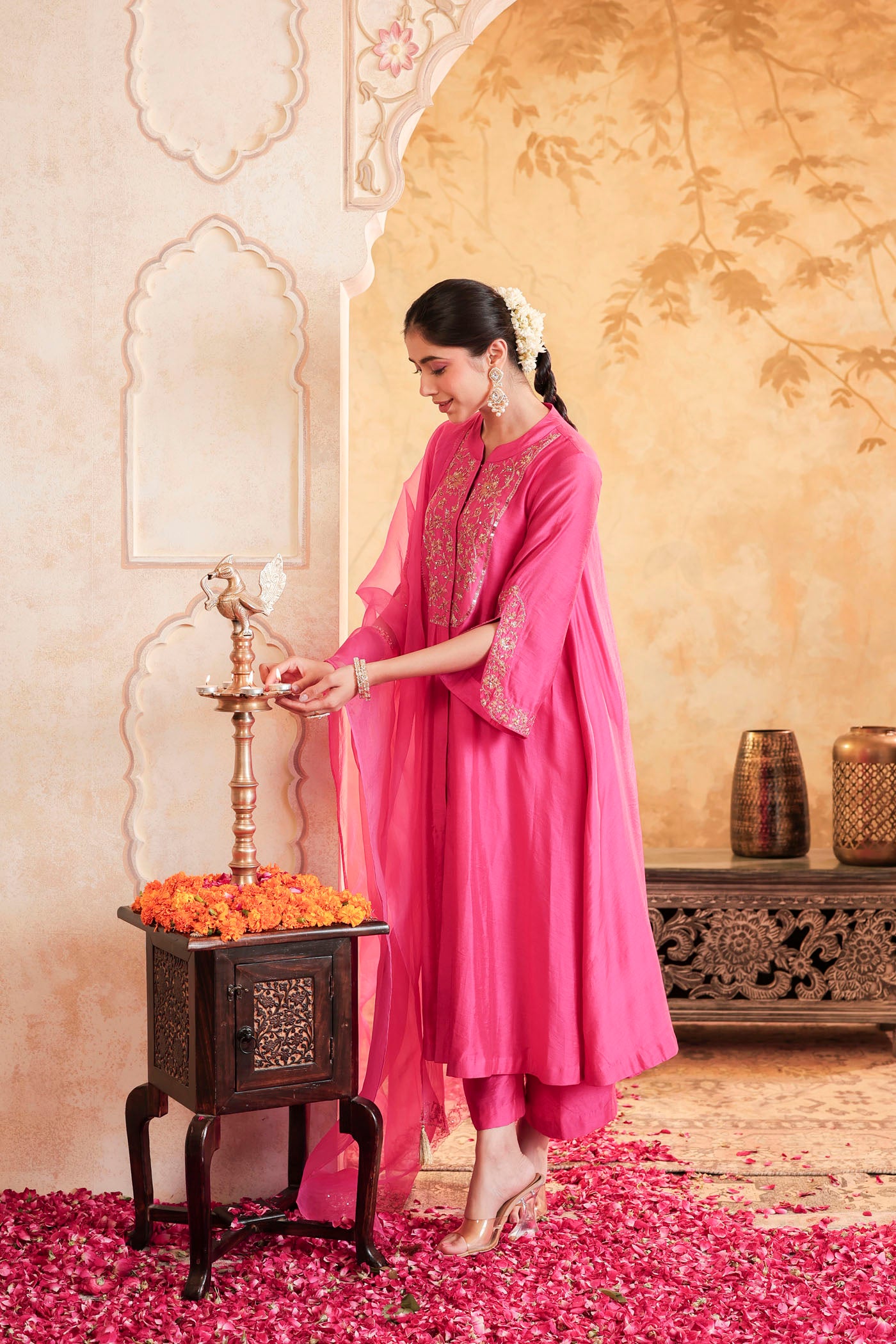 Fuchsia pink kurta set with zari embroidery