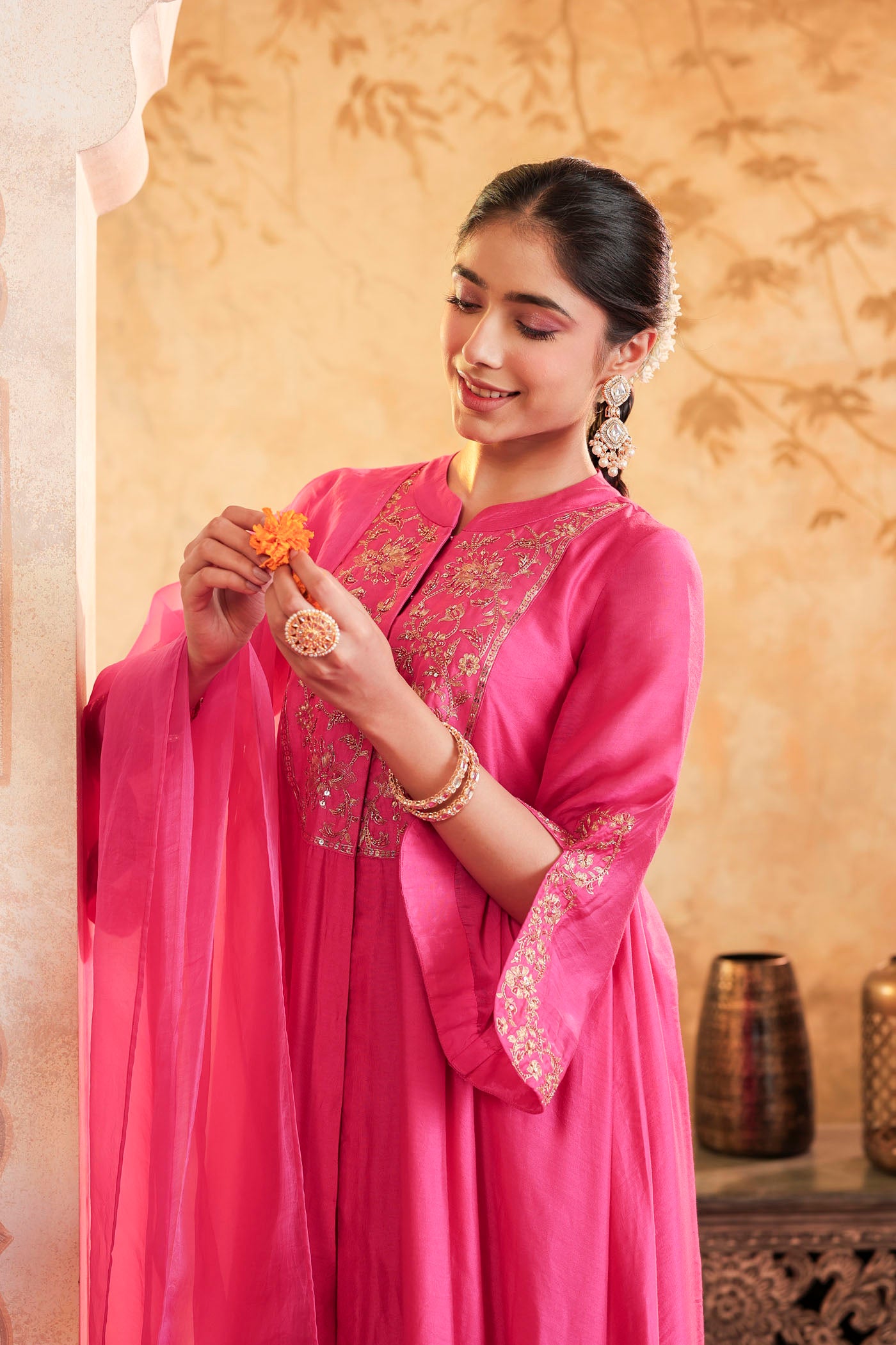 Fuchsia pink kurta set with zari embroidery